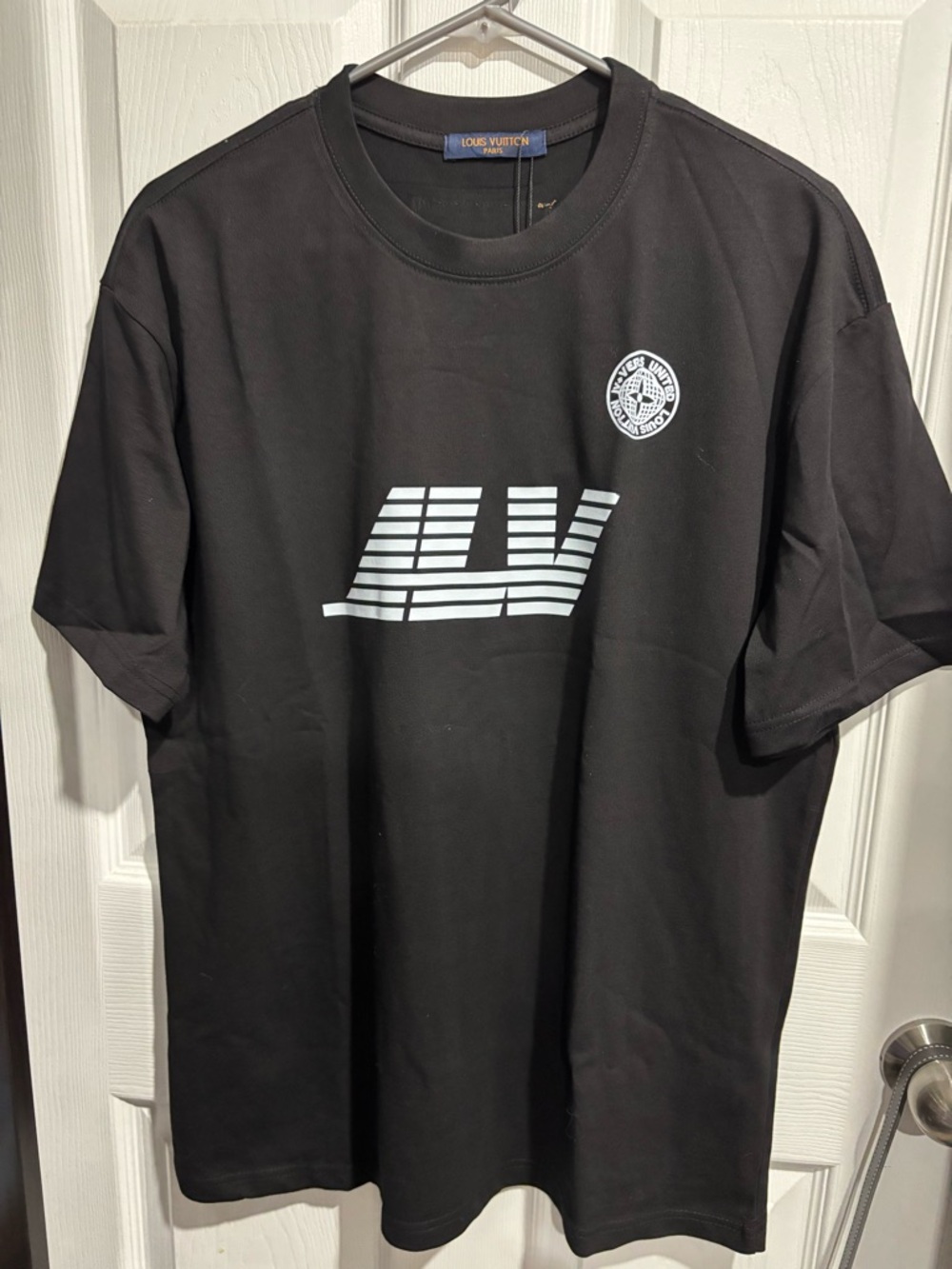 BNWT men’s LV tshirt